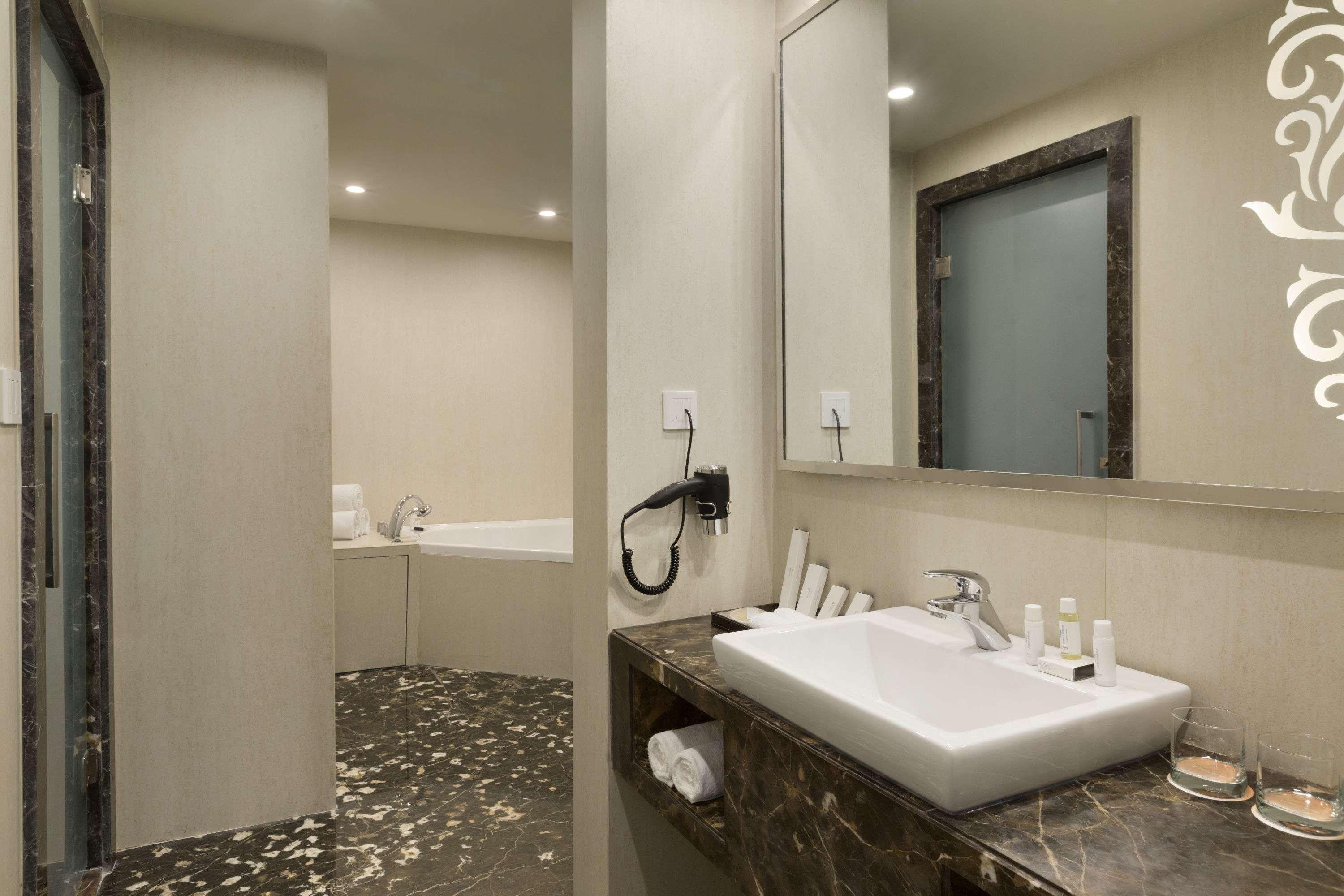 Howard Johnson By Wyndham, Hebbal, Bengaluru Buitenkant foto