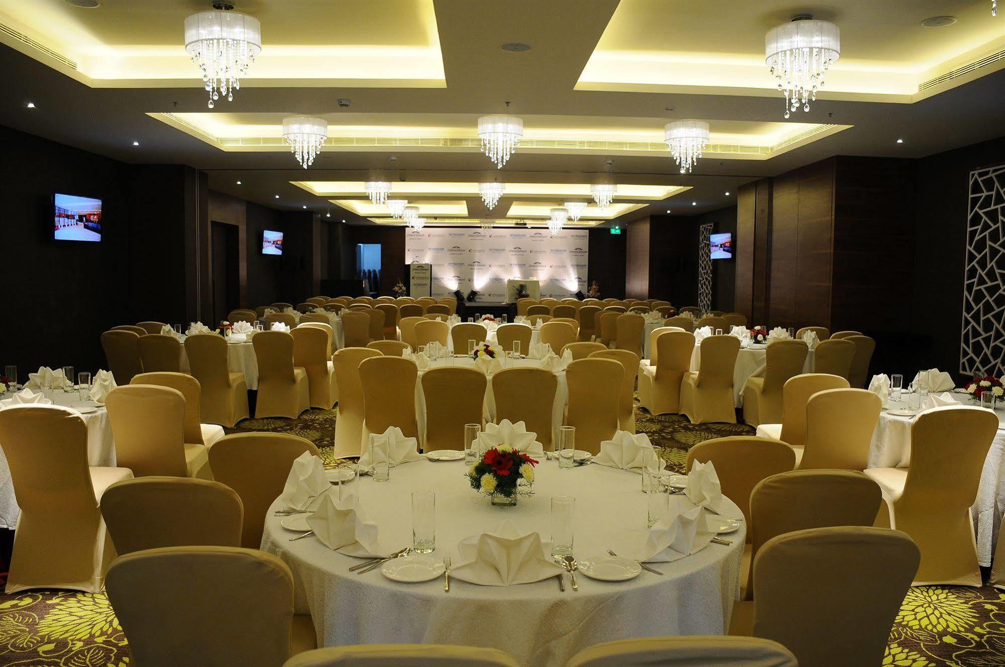 Howard Johnson By Wyndham, Hebbal, Bengaluru Buitenkant foto