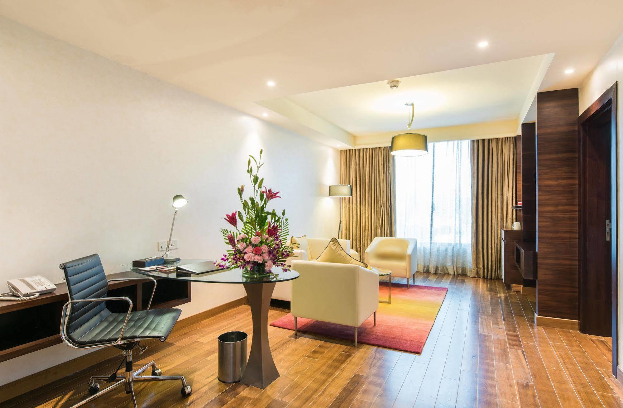 Howard Johnson By Wyndham, Hebbal, Bengaluru Buitenkant foto