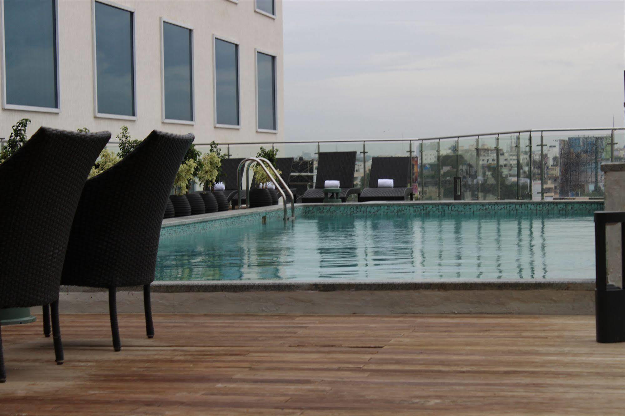 Howard Johnson By Wyndham, Hebbal, Bengaluru Buitenkant foto